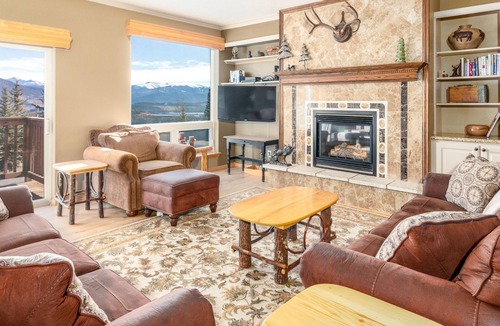 Wildernest House | Great Location. Incredible Views. Clubhouse.