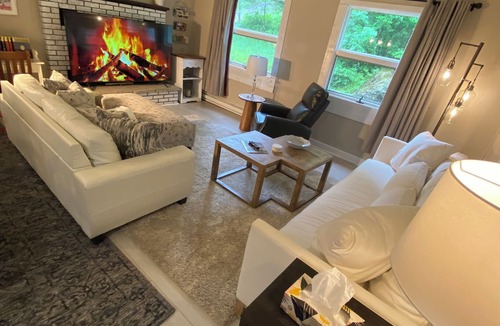 Killington House | GREAT LOCATION OFF THE KILLINGTON RD! 3BR/2 BATH HOME PET FRIENDLY w/AC!