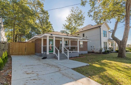 Hapeville Cottage | Green Door In Hapeville #1n