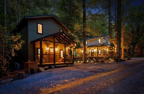 Rocky Grove Cabin | Greenhouse Cabin Forest Views & Serenity