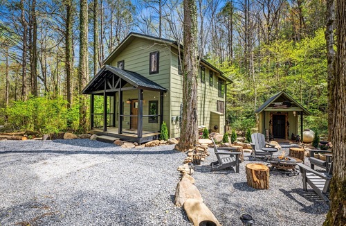 Rocky Grove Cabin | Greenhouse Cabin Forest Views & Serenity