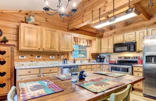 Waynesville Cabin | Grouse Nest-Peaceful and Charming, Pet Friendly!