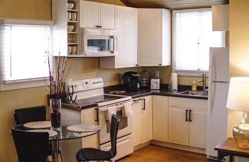 Weaverville Cottage | Guest Cottage in Downtown Weaverville