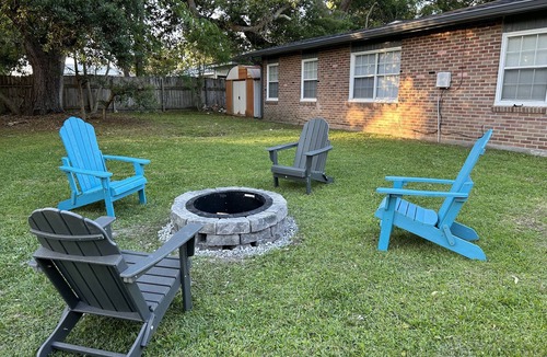Long Beach House | Gulf Coast Beach Getaway 5 min to the beach!