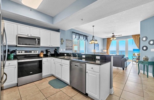 Fort Walton Beach Condo | Gulf-front corner unit. 5th floor. Beach service during season!