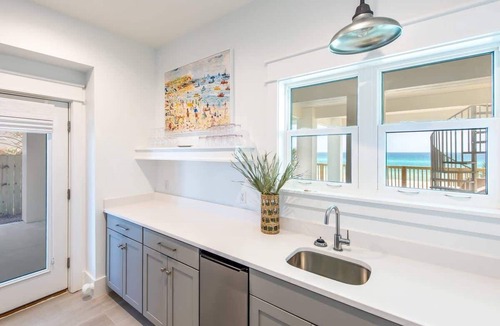 Sunnyside House | Gulf-Front Luxury Home with Private Pool, Beach Access & Bikes!