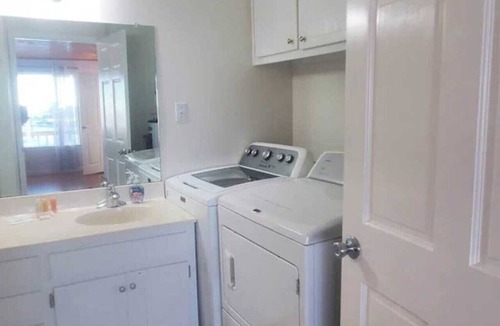 Gulf Shores Apartment | Gulf Shores Getaway w/Balcony & Grill