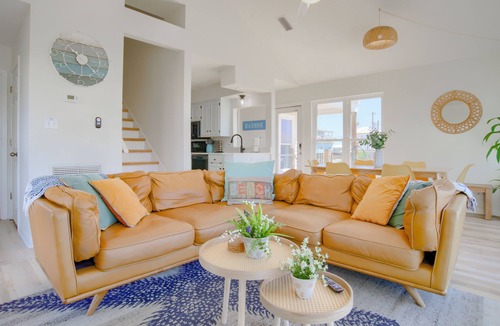 Fort Morgan House | Gulf Shores home with direct beach access and putt putt