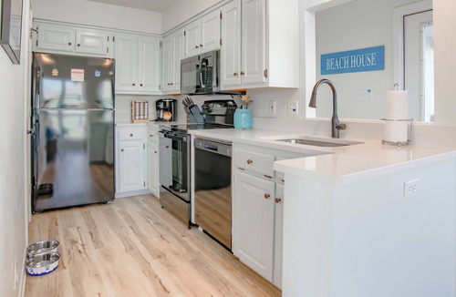 Fort Morgan House | Gulf Shores home with direct beach access and putt putt