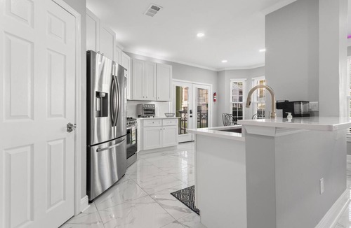 Gulfport Condo | Gulfport-Biloxi Retreat ★ 3BR ★ 2 Pools ★ Hot Tub ★ PS5 ★ Xbox ★ Arcade ★ Clean