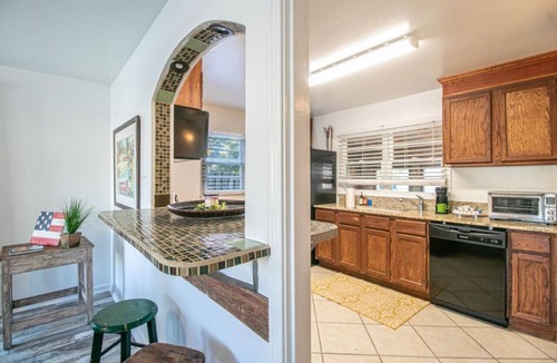 Gulfport Cottage | Gulfport Cottage 1 Mile From Beach! pet friendly