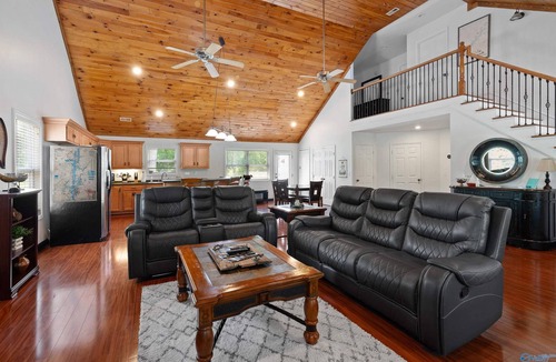 Guntersville House | Gunter Lodge-Waterfront on Beautiful Lake Guntersville
