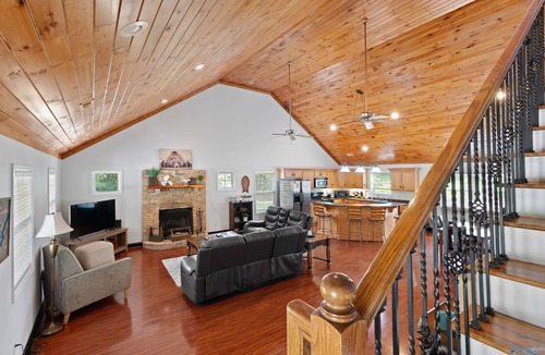 Guntersville House | Gunter Lodge-Waterfront on Beautiful Lake Guntersville