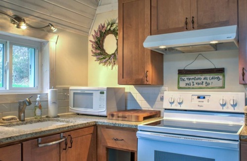 Marshall Cottage | Halewood Farm Cottage Pet Friendly Cottage with Firepit Pond and Gazebo