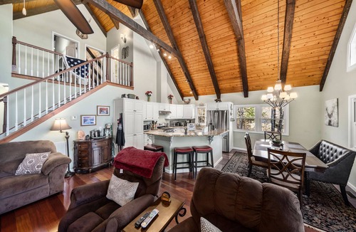 Maggie Valley Cabin | Halfback Ridge -Hot Tub-Magnificent Views-Motorcycle & Pet-Friendly-Fenced Yard