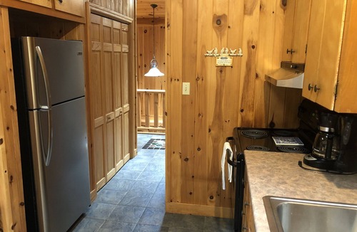 Mars Hill Cabin | Hampton Creek Cabin Asheville Family & Pet Friendly surrounded by Pisgah Forest