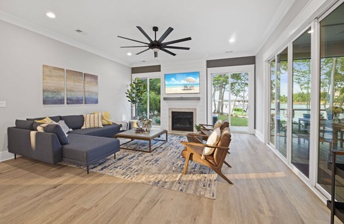 Mayhew House | Hanesbee Escape w/Beach, Hot Tub & Optional Boat Rental