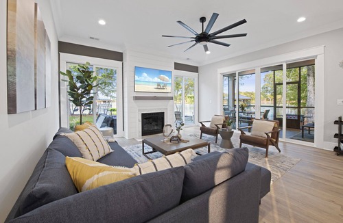 Mayhew House | Hanesbee Escape w/Beach, Hot Tub & Optional Boat Rental