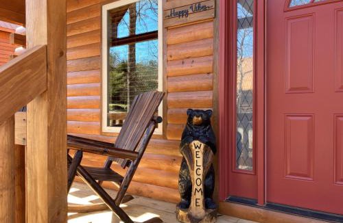 White Oak Lodge House | Happy Vibes Cabin - The Name Says It All!
