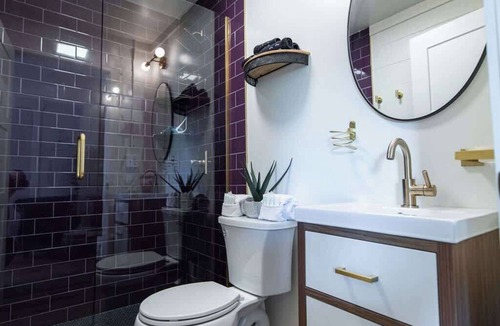 Trenton Hotel | Havana Room #10– Vintage Cuban Flair at Boutique Motel