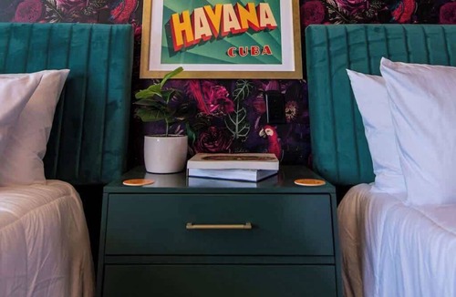 Trenton Hotel | Havana Room #10– Vintage Cuban Flair at Boutique Motel