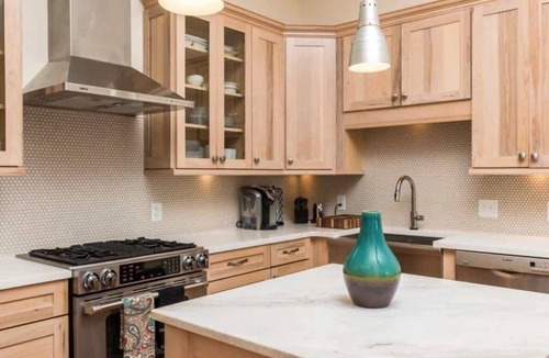 Harleston Village Apartment | Heart of King St · Charming Condo· Private Balcony
