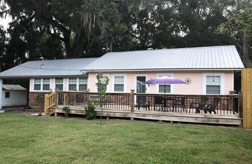 Shellman Bluff House | Heart of the Bluff" in Beautiful Shellman Bluff's Village! 3 bedrm. 2 bath house