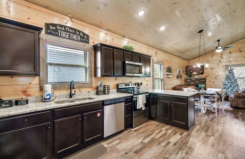 Sevierville Cabin | Heated Pool & 305Mbps Wi-Fi-No Winding Roads