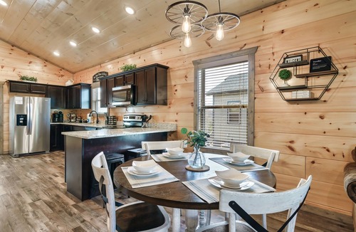 Sevierville Cabin | Heated Pool & 305Mbps Wi-Fi-No Winding Roads