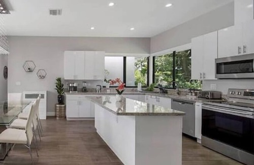 Golden Glades House | Heated Pool Basketball Private Villa BBQ Grill