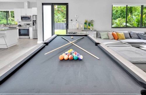 Golden Glades House | Heated Pool Basketball Private Villa BBQ Grill