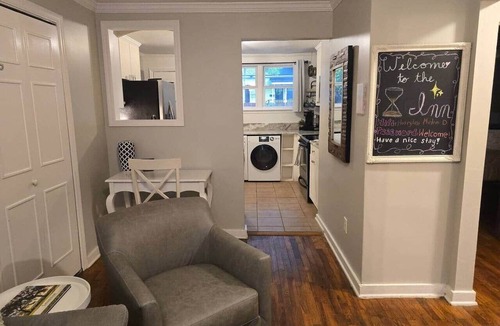 Dixon Park Apartment | HEATED SWIM SPA Unit D - The Hourglass Inn