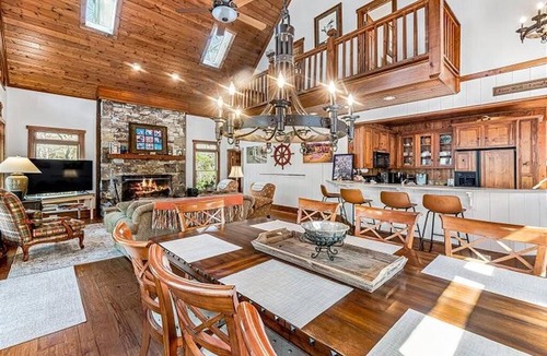 Lake Toxaway Cottage | Heaven on Eleven - A charming three bedroom, three and a half bathroom home.