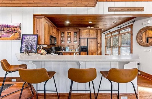 Lake Toxaway Cottage | Heaven on Eleven - A charming three bedroom, three and a half bathroom home.