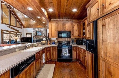 Lake Toxaway Cottage | Heaven on Eleven - A charming three bedroom, three and a half bathroom home.