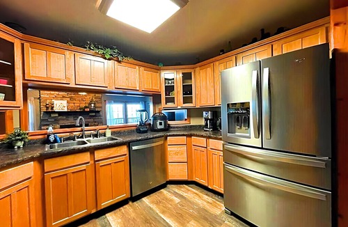 Sevierville Cabin | Heaven’s Kiss ~ Heated Pool ~ Sauna ~ Theater ~ GameRoom ~ FirePit ~ Pvt Mtn Top