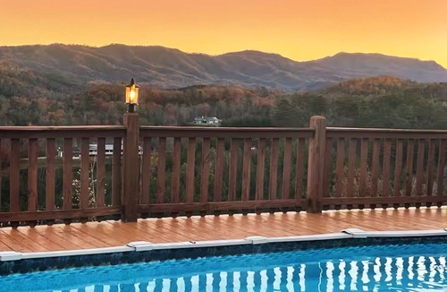 Sevierville Cabin | Heaven’s Kiss ~ Heated Pool ~ Sauna ~ Theater ~ GameRoom ~ FirePit ~ Pvt Mtn Top