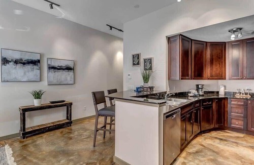 Springfield House | Hidden-Gem 2B Townhouse in Historic Springfield