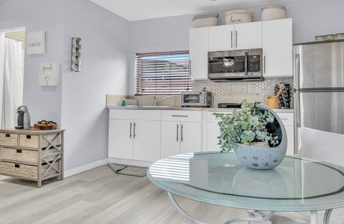 North Miami Cottage | Hidden Gem Charming cottage in biscayne park with AC and Wifi