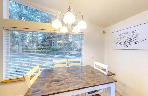 Pierce County House | Hike, Golf & Fish: Outdoorsy Retereat Near Tacoma