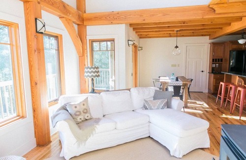 Marshall House | Hiking, incredible mountain views, hot tub, and a chef's kitchen!