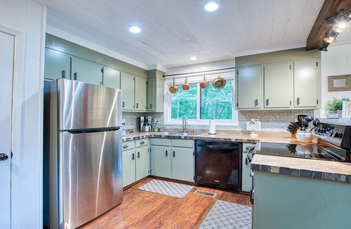 Maggie Valley Cabin | Hillside Hideaway/Views/Hot Tub/Fireplace & Pit