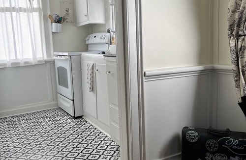 Summerville Historic District Cottage | Historic 1864 DRs Cottage Travel Nurse/Corp. Housing min 4 Nt(disc. 30+days)