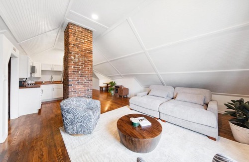 Macon Apartment | Historic Brick Loft - Downtown - Free Parking