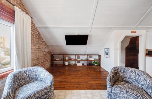 Macon Apartment | Historic Brick Loft - Downtown - Free Parking
