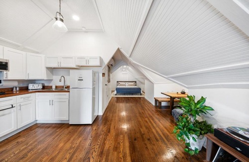 Macon Apartment | Historic Brick Loft - Downtown - Free Parking