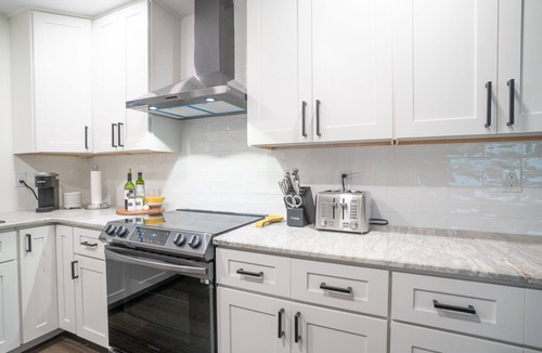 Coconut Grove Cottage | Historic district cottage near downtown Ft. Myers - Artful Abode!
