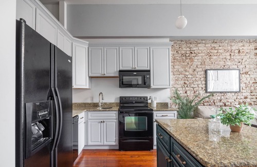 Yamacraw Village Condo | Historic loft in the shopping center of downtown Savannah