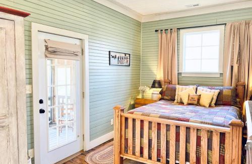 Waynesville House | Historic Schoolhouse - Creekside -Maggie Valley