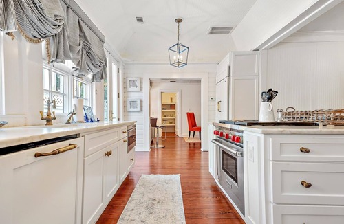 King City House | Historic Vacation Home Close to Beach & Village